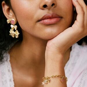 KENDRA SCOTT X LOVESHACKFANCY GOLD CHARM BRACELET IN PINK